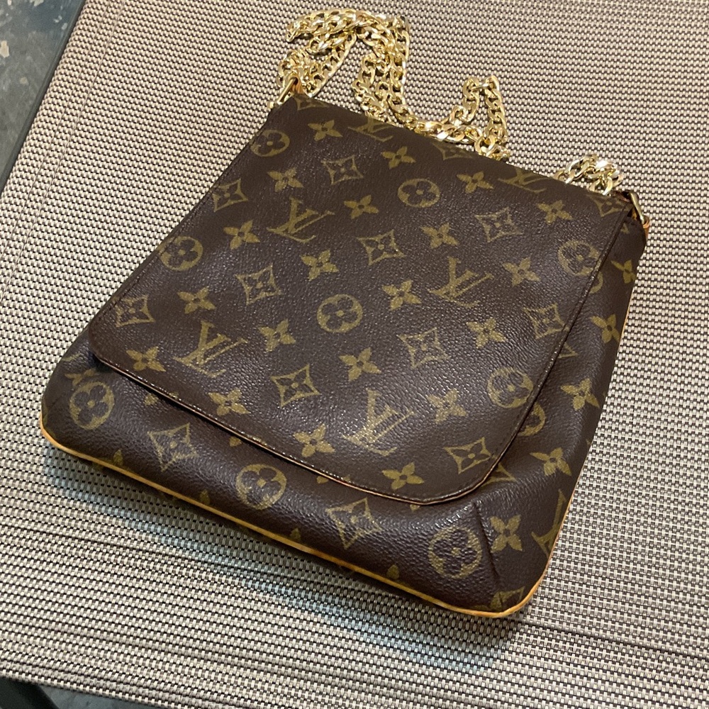 Louis Vuitton Monogram Canvas Crossbody CA0998 - Picture 2 of 16